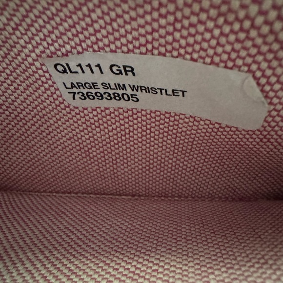 Dooney & Bourke large slim  Wristlet - Picture 5 of 5